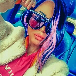 Meet your Posher, Jenny